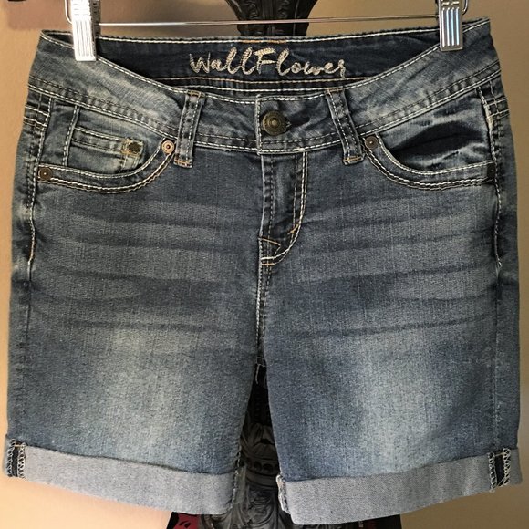 WALLFLOWER Classic Cuffed Denim Shorts Size 3 - Picture 2 of 14